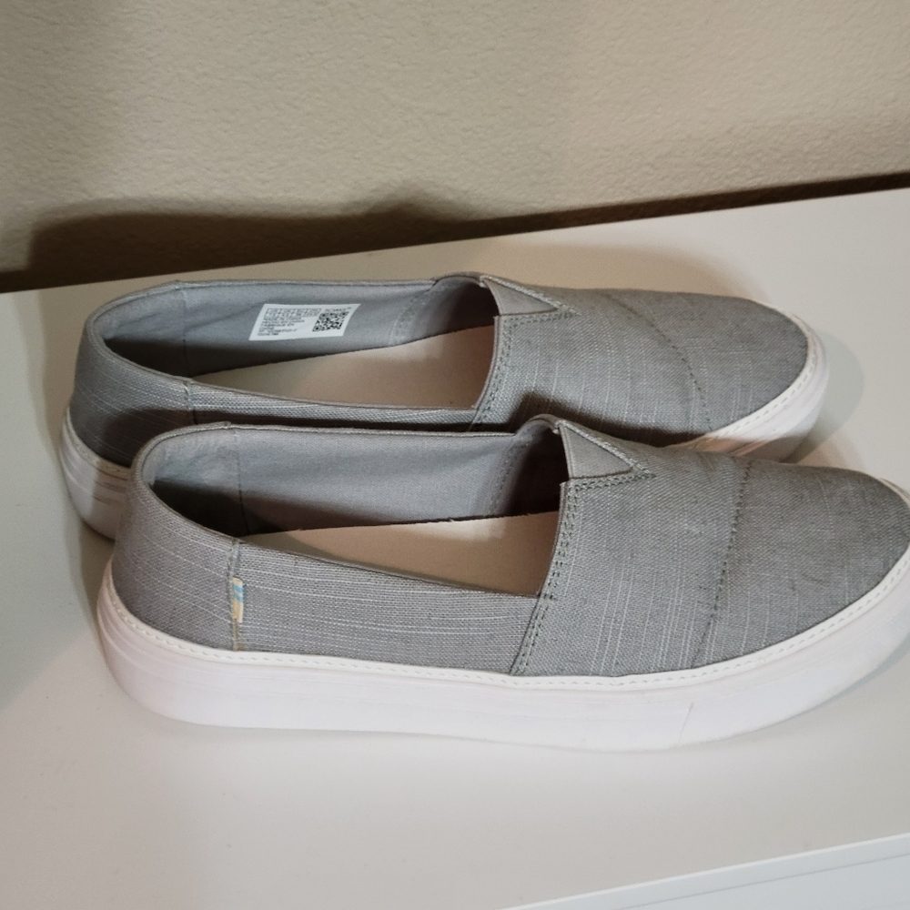 TOMS slip on loafers